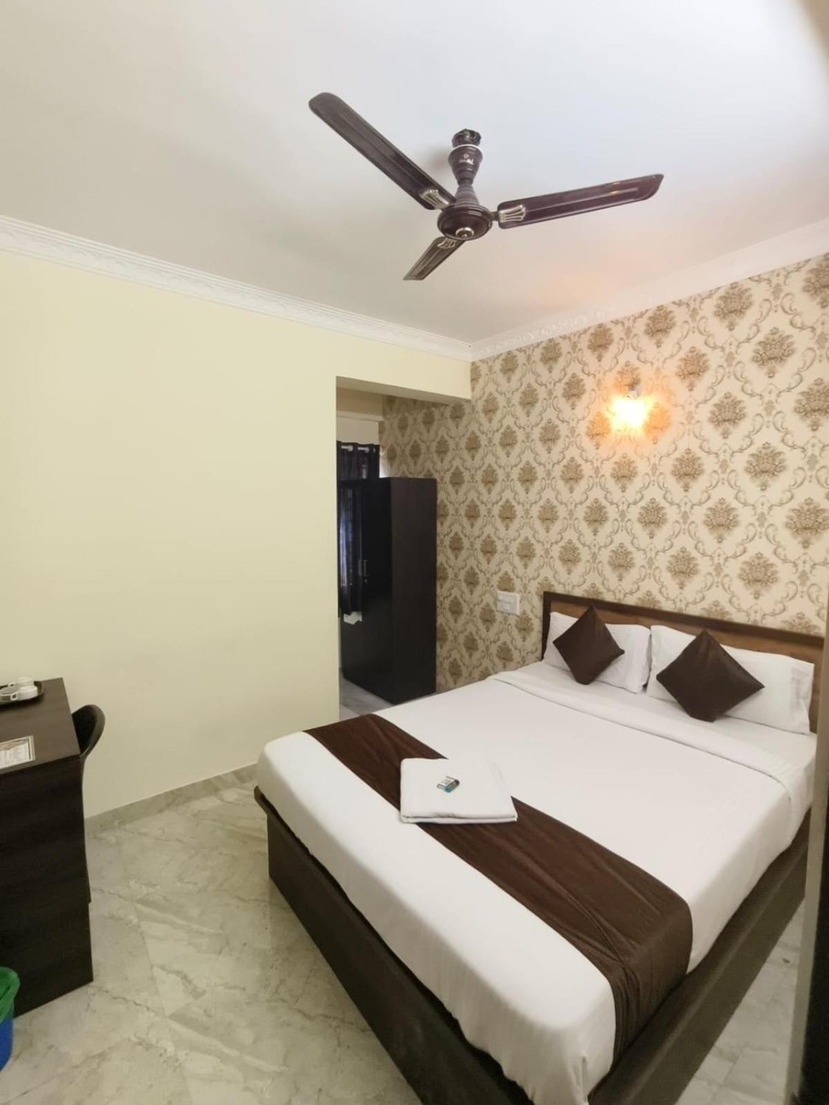 Hotel East Park Electronic City Kammasandra Ruang foto